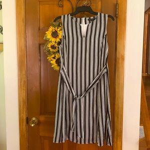 Banana republic size 8, fully lined, b/w striped